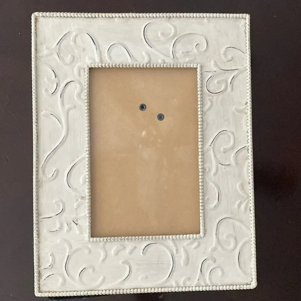 Vintage pier 1 cream chalk painted metal‎ swirl 4X6 photograph frame